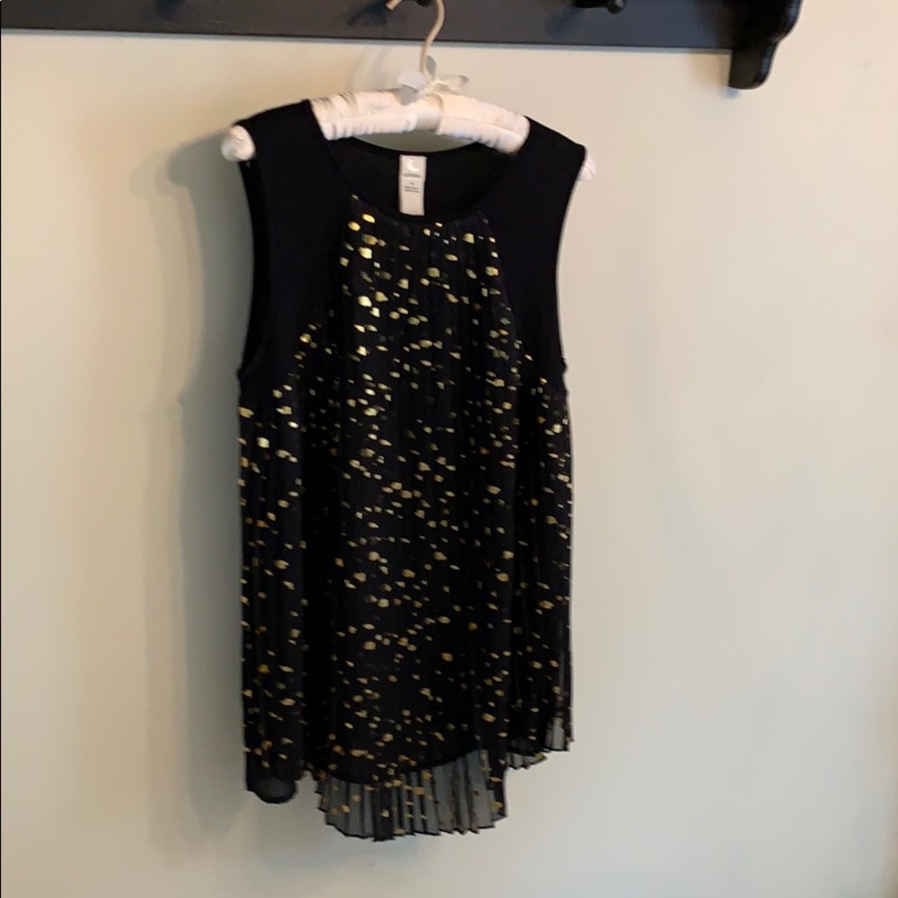 Sleeveless knit top with pleated overlay